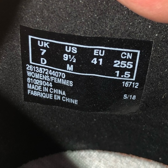 CLARKS Sneakers Women's Size 9.5 Brown Cushion Soft Slip On - Picture 3 of 9